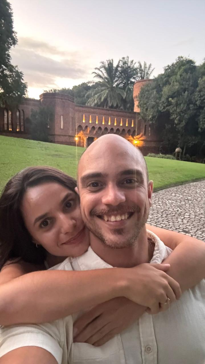 Noivo vai pra castelo com a noiva